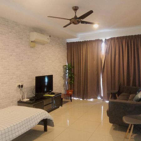 2 Bedrooms & 2 Bathrooms Near New Gurney Bay George Town Exterior photo